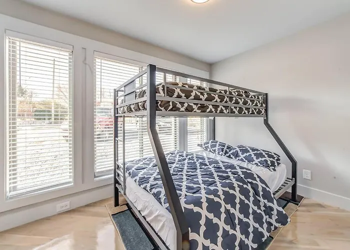 Nashville\'S Broadway: Your Spacious Home