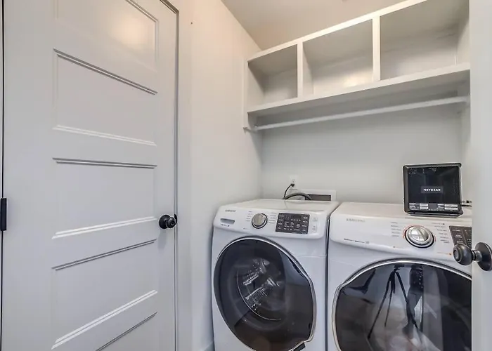 Nashville\'S Broadway: Your Spacious Home
