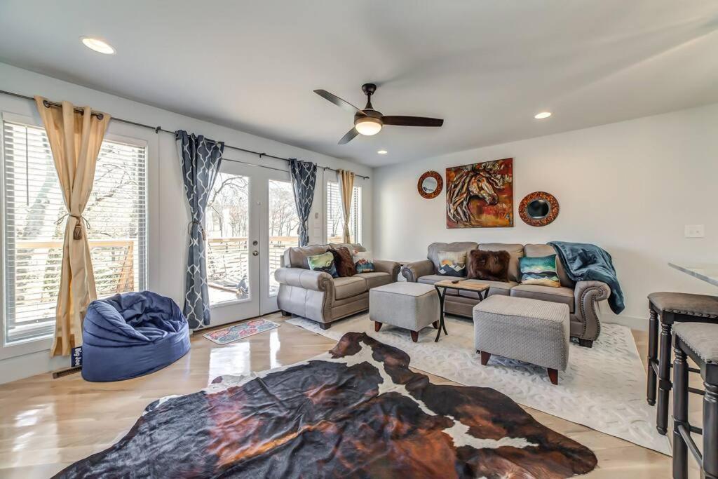 Nashville's Broadway: Your Spacious Nashville