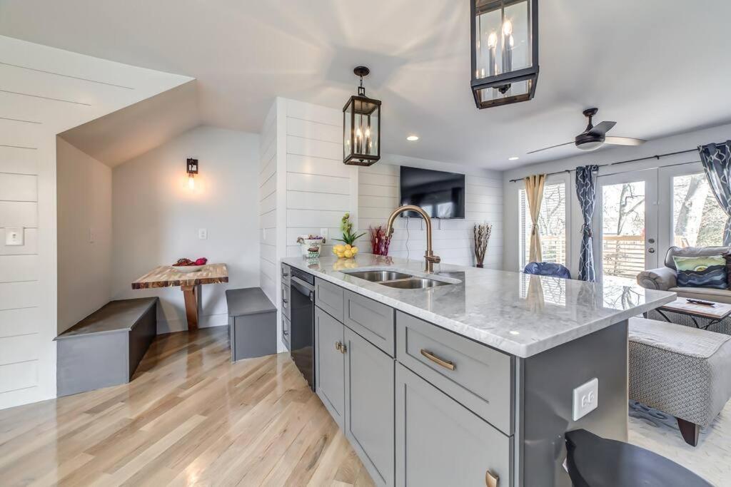 Nashville's Broadway: Your Spacious Holiday home Nashville