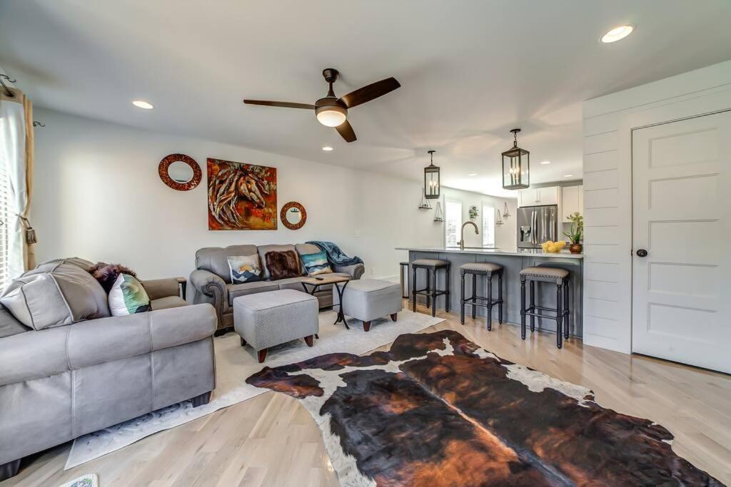 Nashville's Broadway: Your Spacious Holiday home Nashville