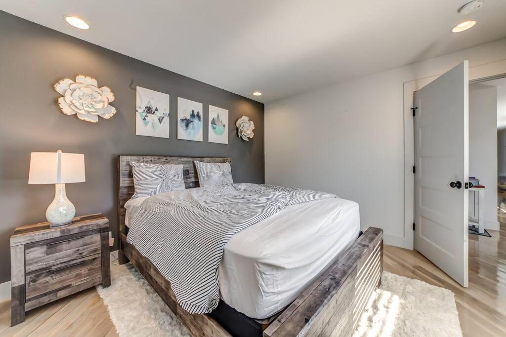 Nashville's Broadway: Your Spacious Holiday home